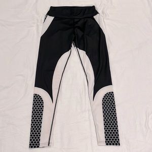 Women's Black&White Printed Leggings Size Medium